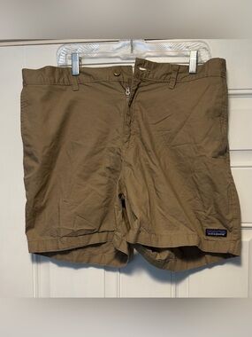 Patagonia men’s 38 casual shorts- pre owed excellent condition